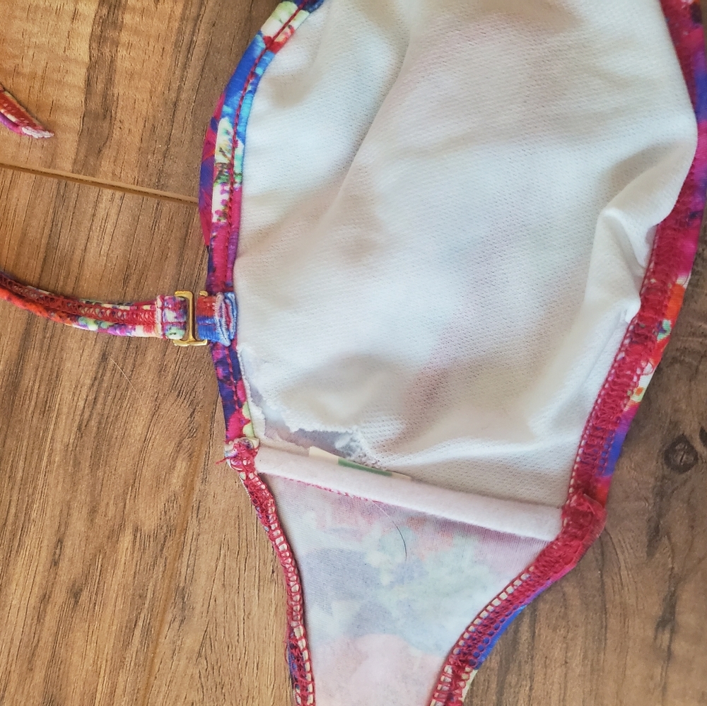 Bikini - Picture 6 of 7